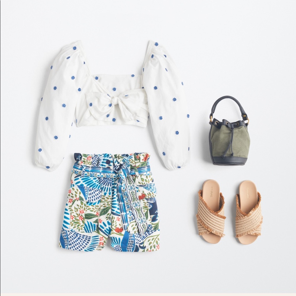 🦜 Farm Rio Anthropologie Off White Macaw Flight Shorts